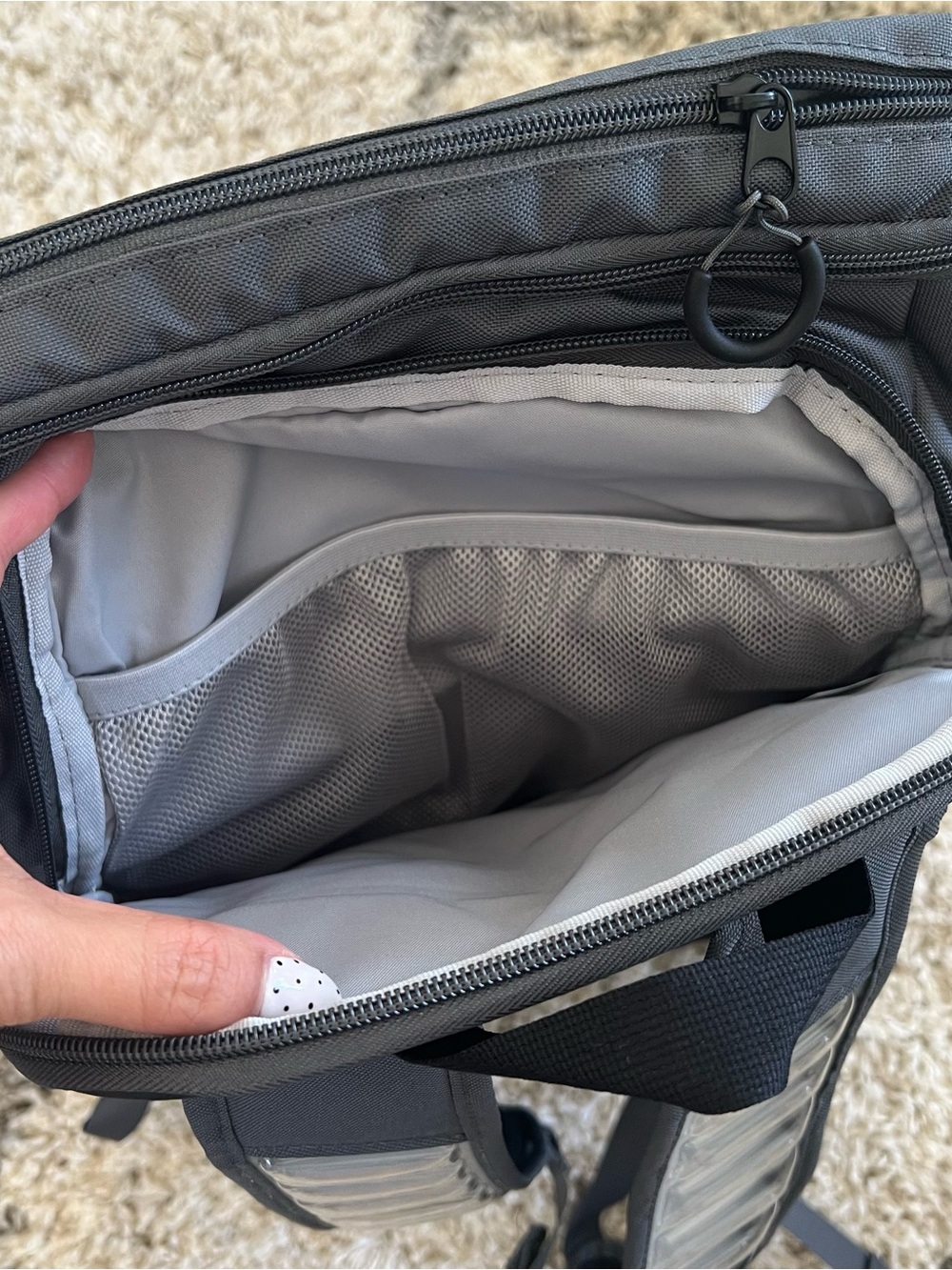 ✔️NWT✔️ NIKE Varsity Elite Backpack Grey Black - Picture 8 of 15